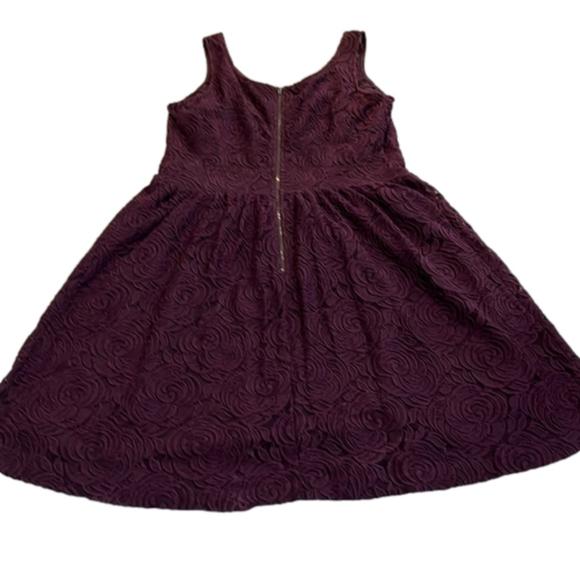 VINTAGE Sleeveless Lace Dress, Rose Motif, Burgundy Wine Merlot Plum, Size 12-14 - Picture 3 of 14